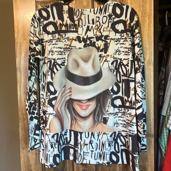 Jane & John Graphic Blouse - Picture 2 of 4